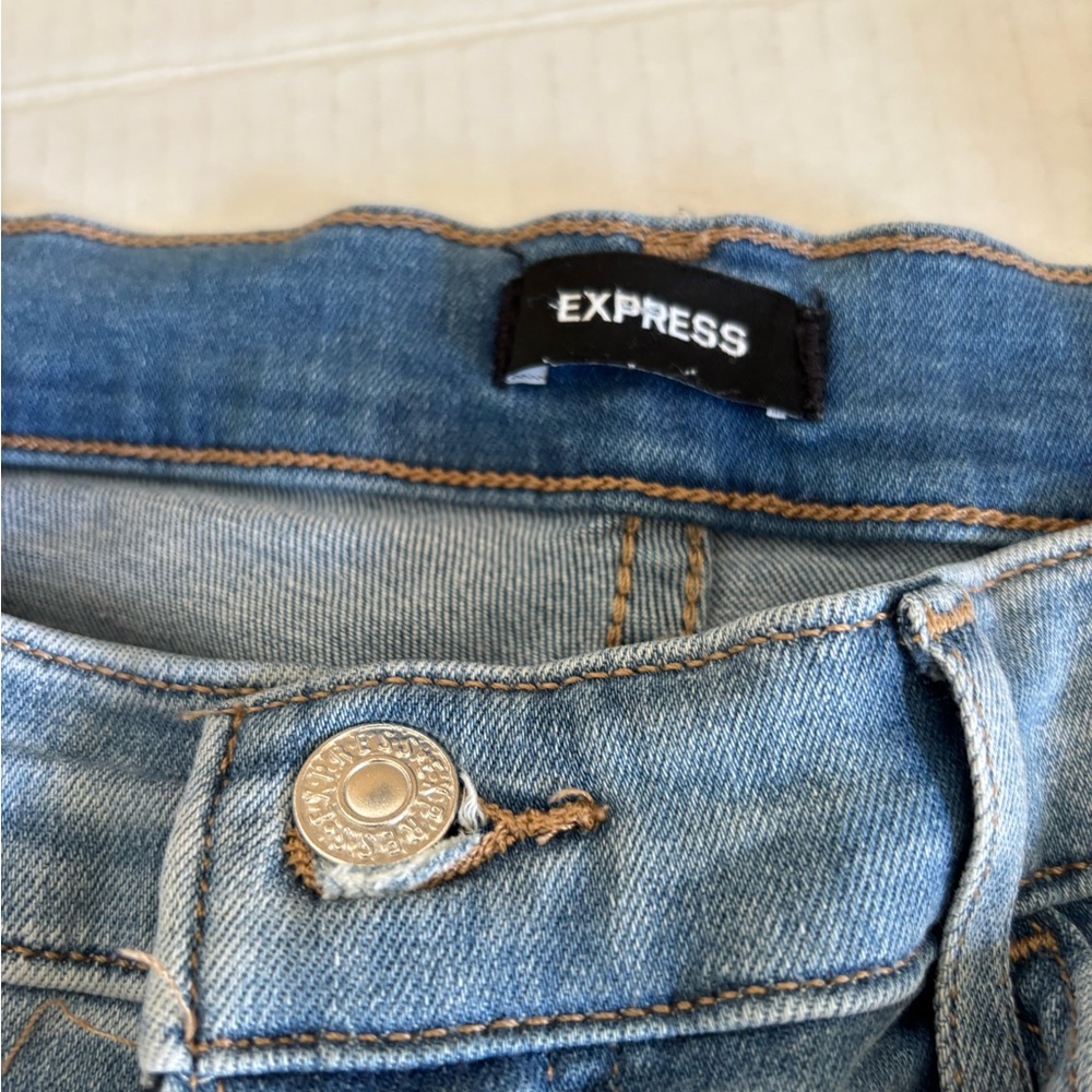 EXPRESS Wonen Flare Crop Light Denim Capri jeans size 14R - Picture 2 of 6